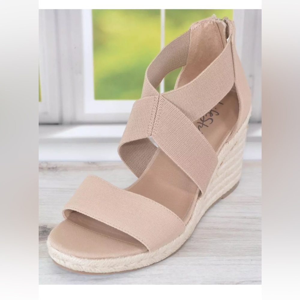 LifeStride Womens Thrive Strappy Espadrille Wedge Sandal, Taupe, 8 US